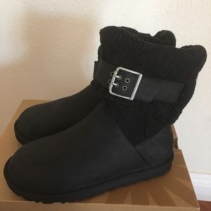 NEW UGG snow boots black size 6